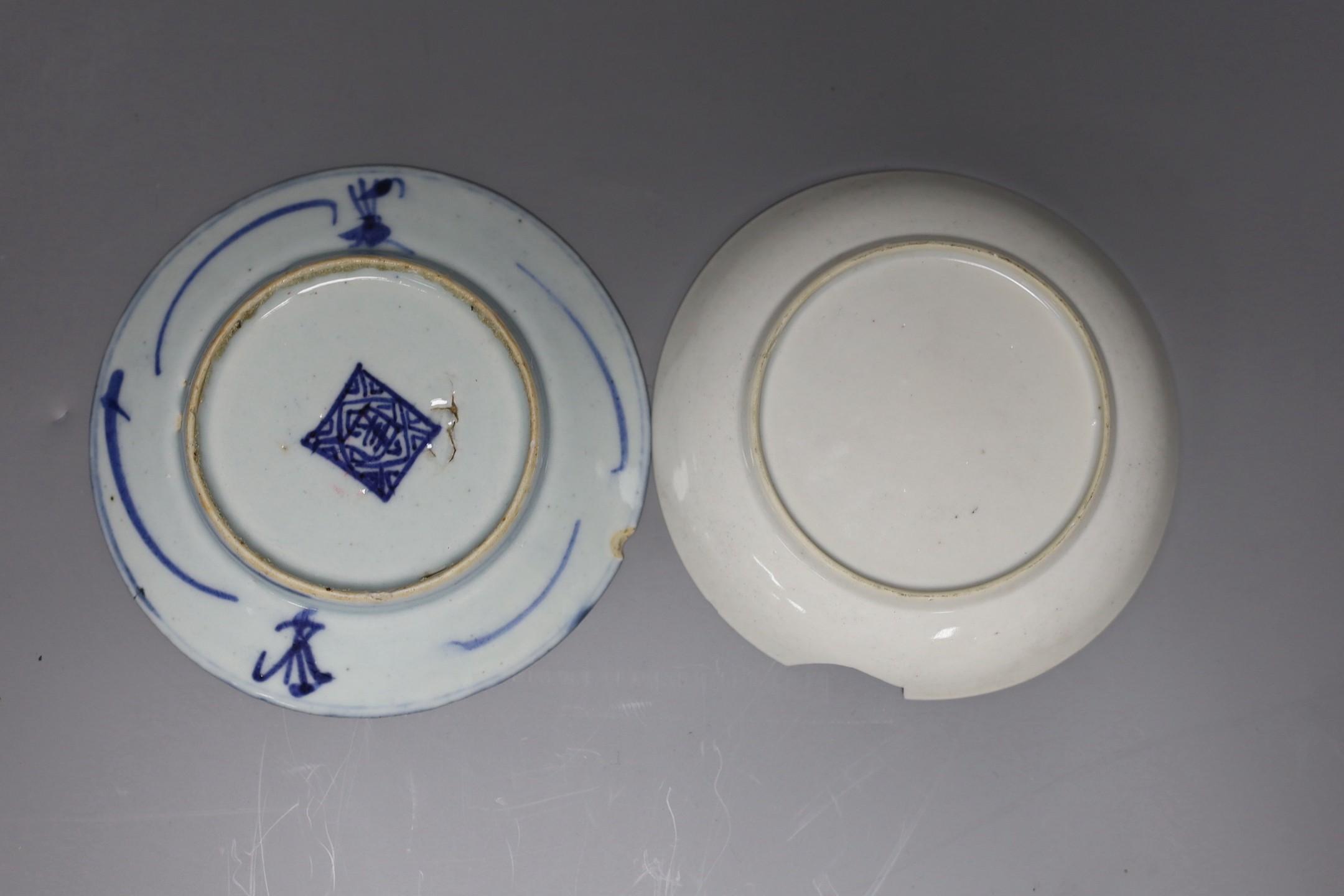 An 18th century Chinese export saucer dish (a.f), a Chinese blue and white dish and yellow ground ‘dragon’ bowl